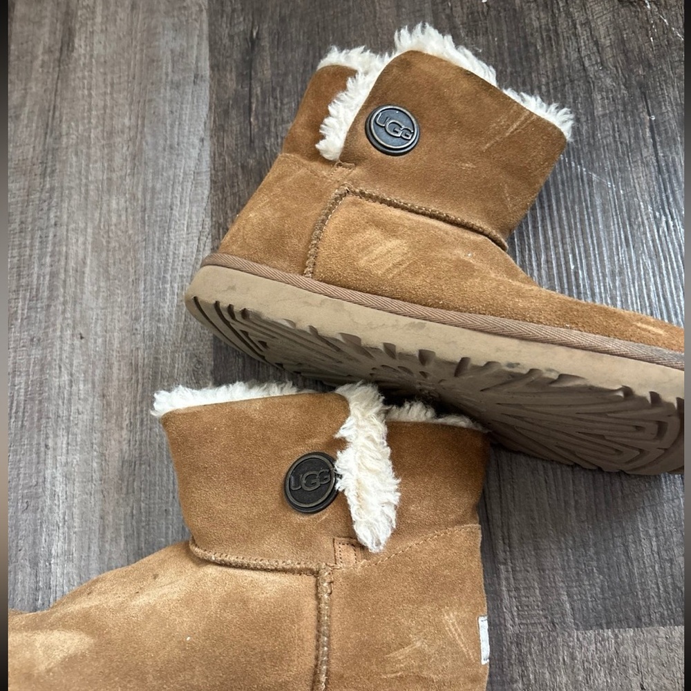Tan & Brown Uggs